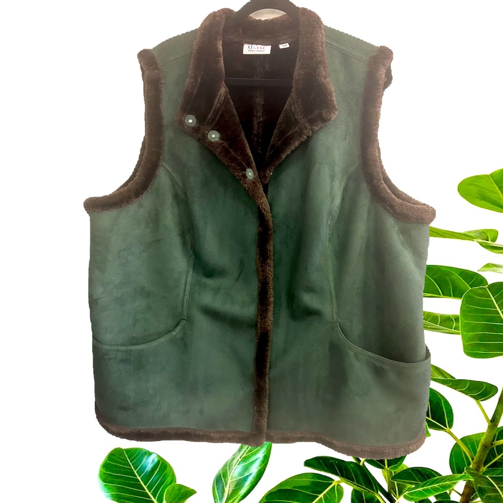 D&CO DENIM COMPANY GREEN FAUX SUEDE WITH BROWN FUR LINING AND SNAPS UP VEST 2X